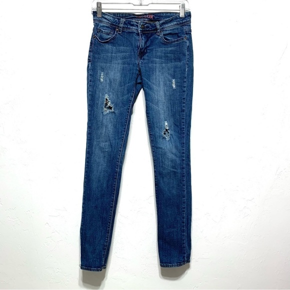 Delia’s Taylor Skinny Dark Medium Wash Jeans Distressed Low Rise size 4 - Picture 1 of 8
